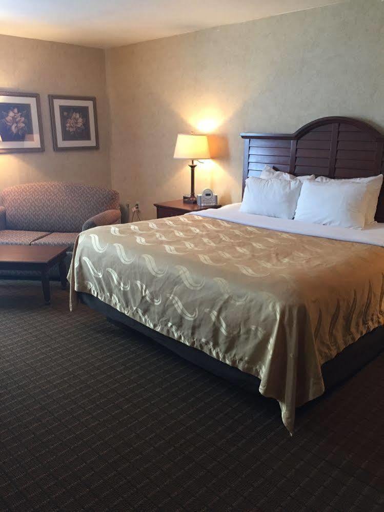 Quality Inn Pittsburgh Airport Oakdale Exteriér fotografie